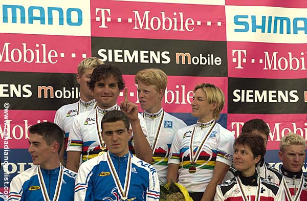 teamrelay_podium1