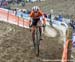 Vos attacks 		CREDITS:  		TITLE: 2017 Cyclocross World Championships 		COPYRIGHT: Rob Jones/www.canadiancyclist.com 2017 -copyright -All rights retained - no use permitted without prior; written permission